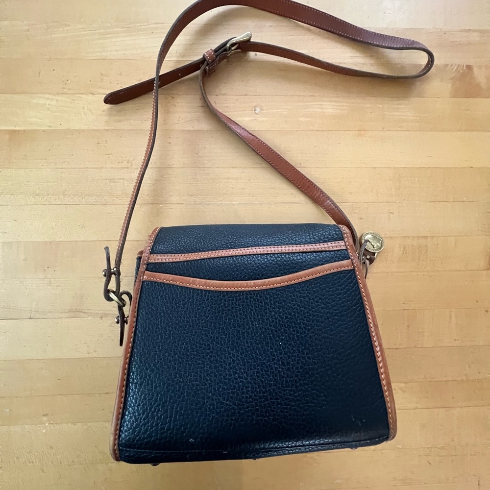 Dooney & Bourke VTG Essex Shoulder Bag Black Tan All Weather Leather USA Classic - Picture 2 of 6